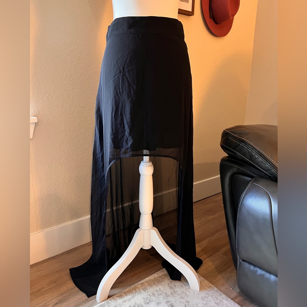 Hi-Lo skirt. Excellent condition. Small